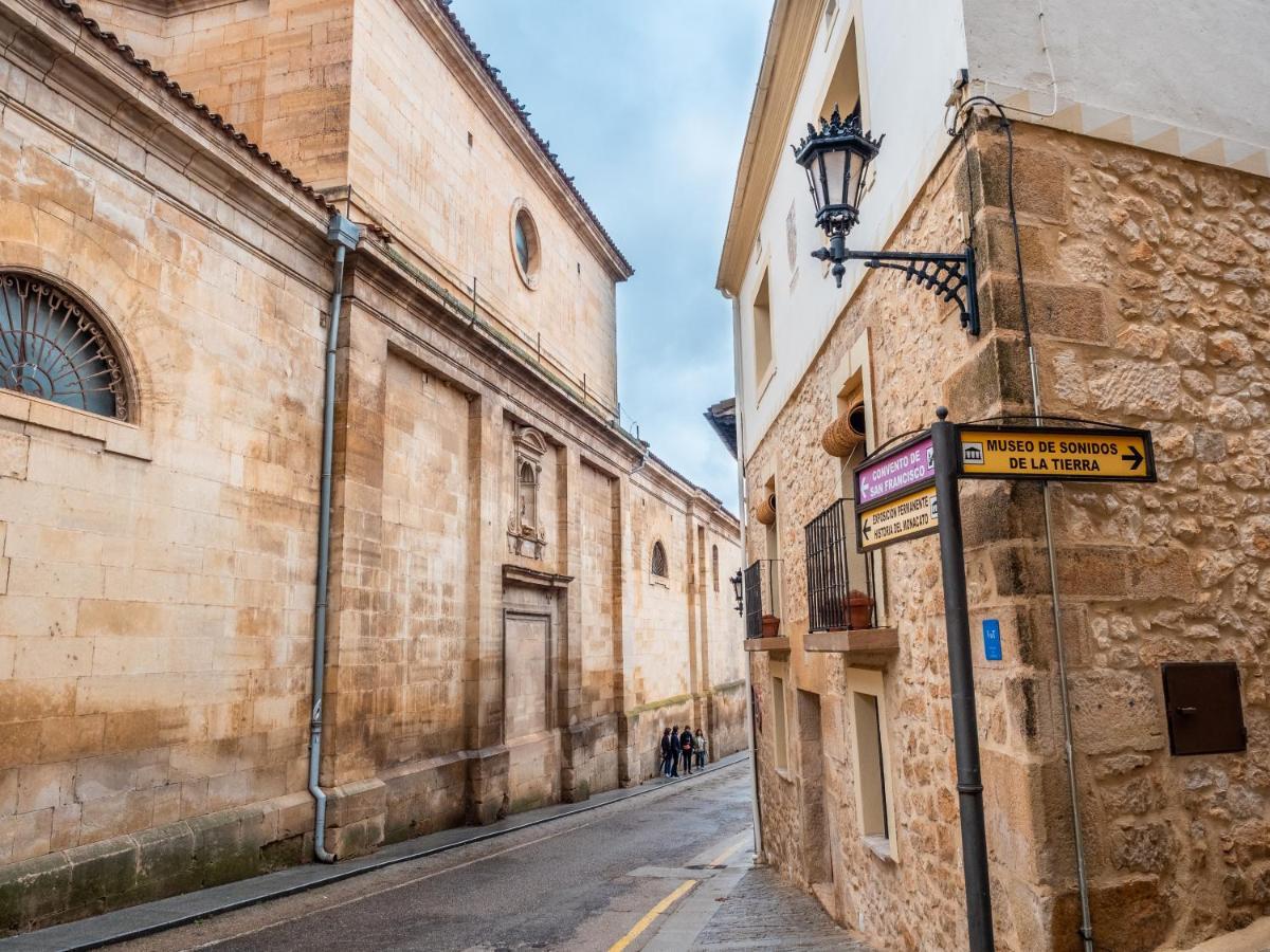 Encantadora Casa De Pueblo Con 5 Hab. En Burgos Santo Domingo De Silos Luaran gambar